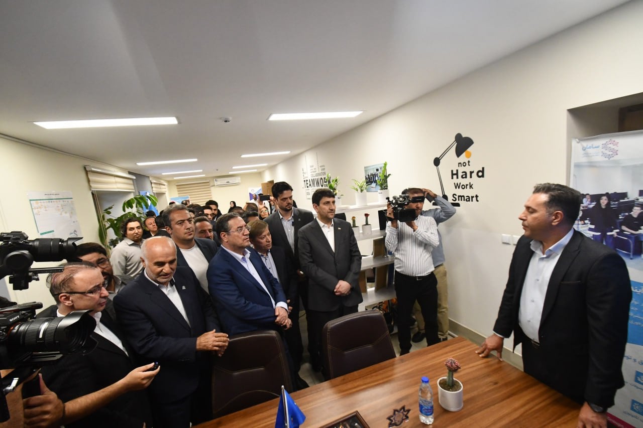 minister-of-ict-visits-saman-office-at-science-and-technology-park